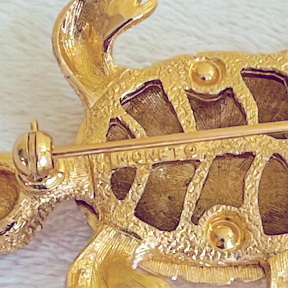 Vtg MONET Gold Tone Turtle Green Rhinestone Eyes Brooch Pin Tortoise - Picture 8 of 10